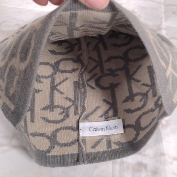 Calvin Klein beanie hat. Light gray Creme Stretch CK Logo design - Picture 3 of 9